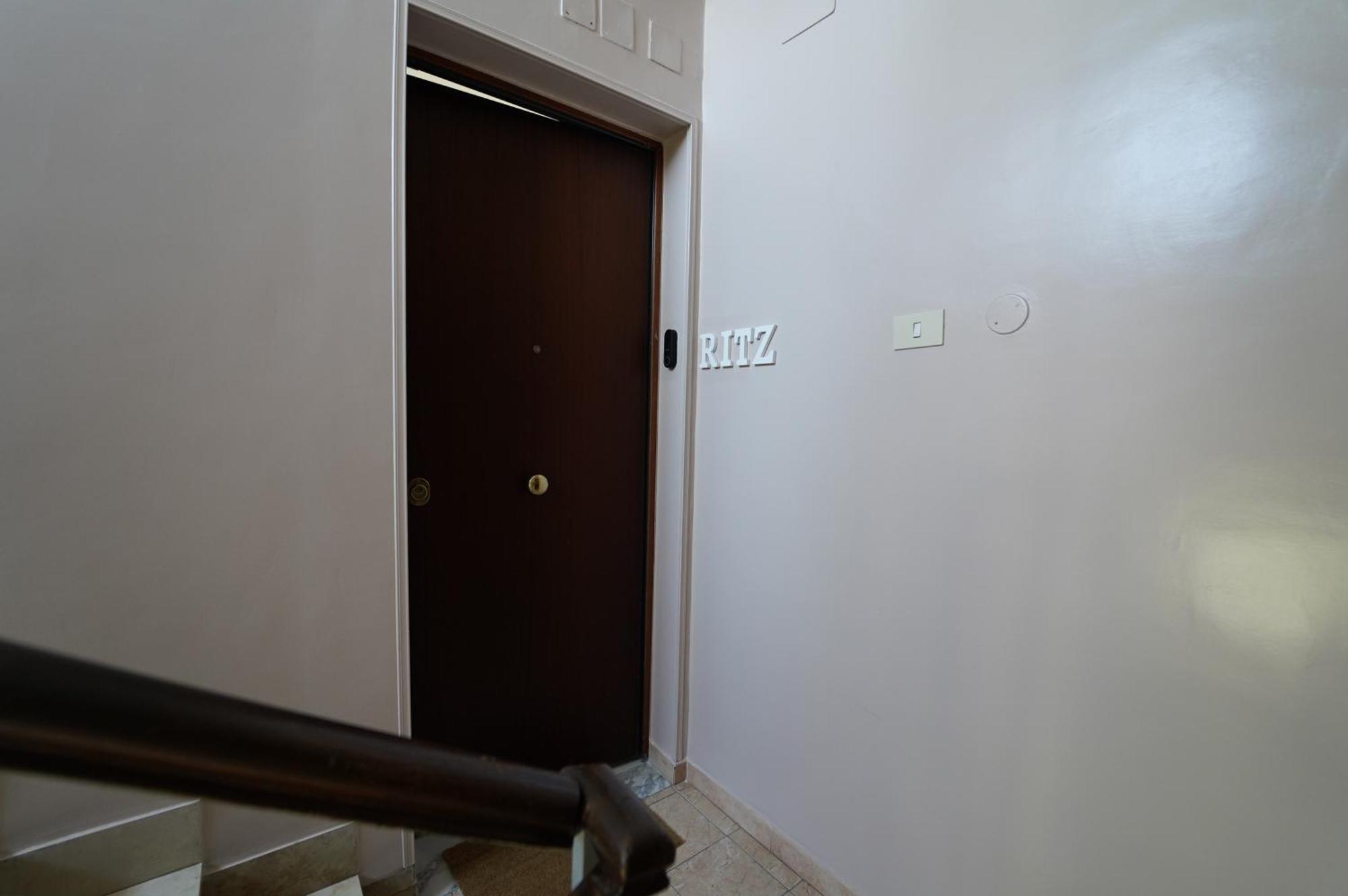 Ritz Salerno Apartment ภายนอก รูปภาพ