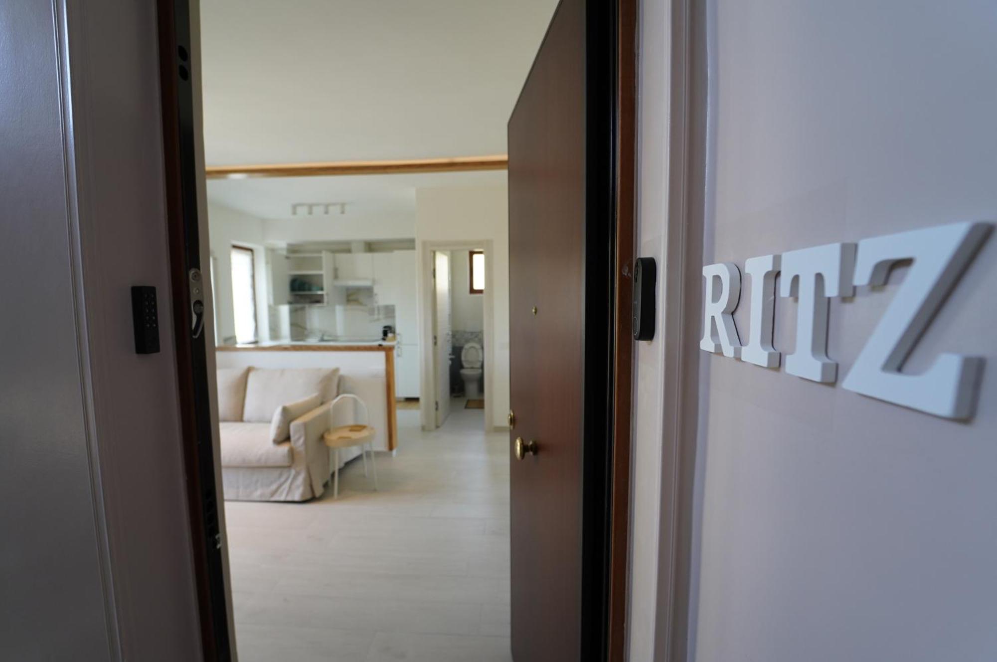 Ritz Salerno Apartment ภายนอก รูปภาพ