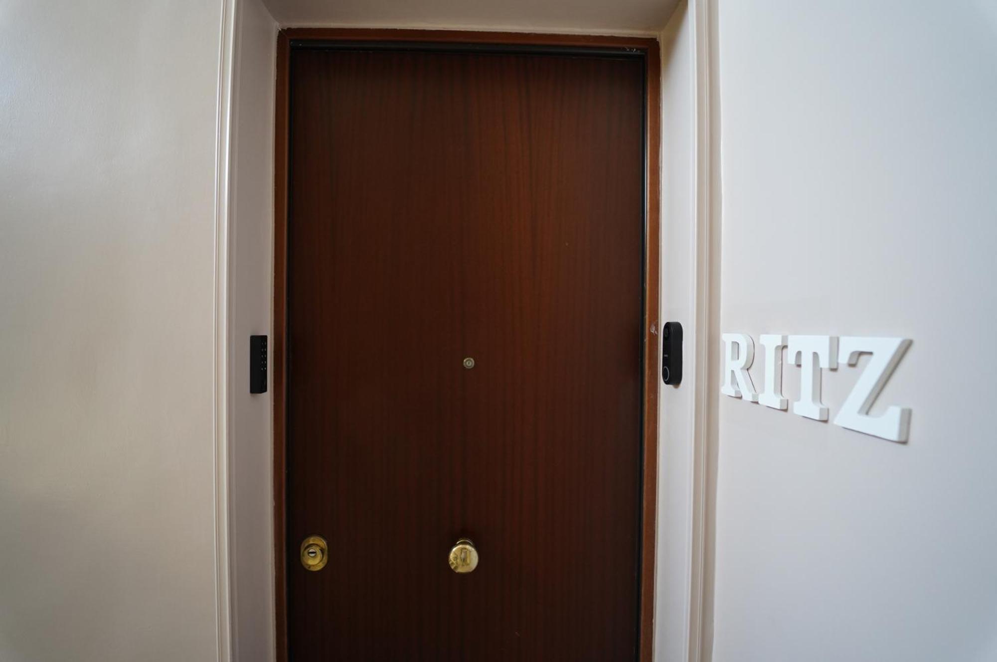 Ritz Salerno Apartment ภายนอก รูปภาพ