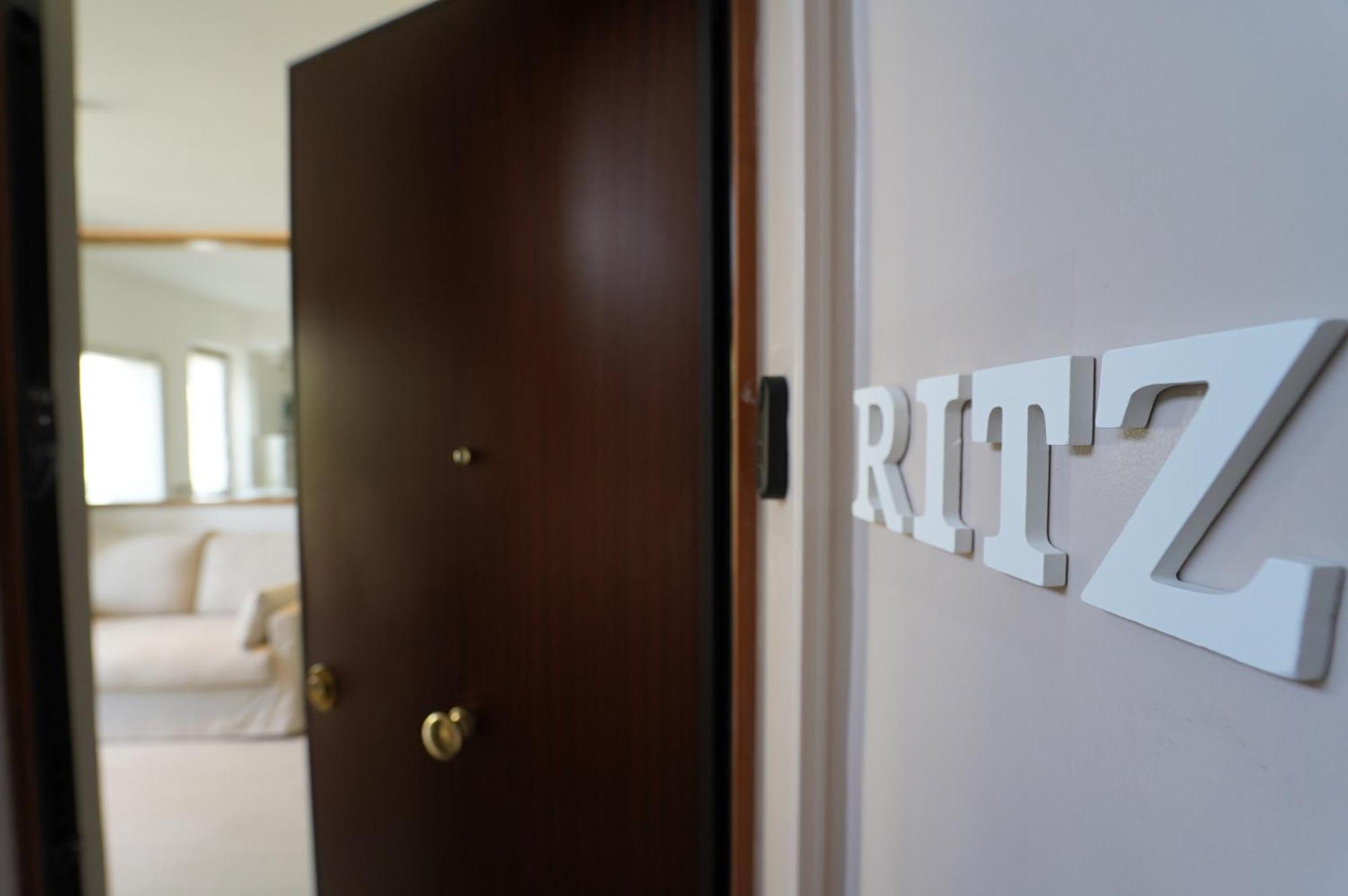 Ritz Salerno Apartment ภายนอก รูปภาพ